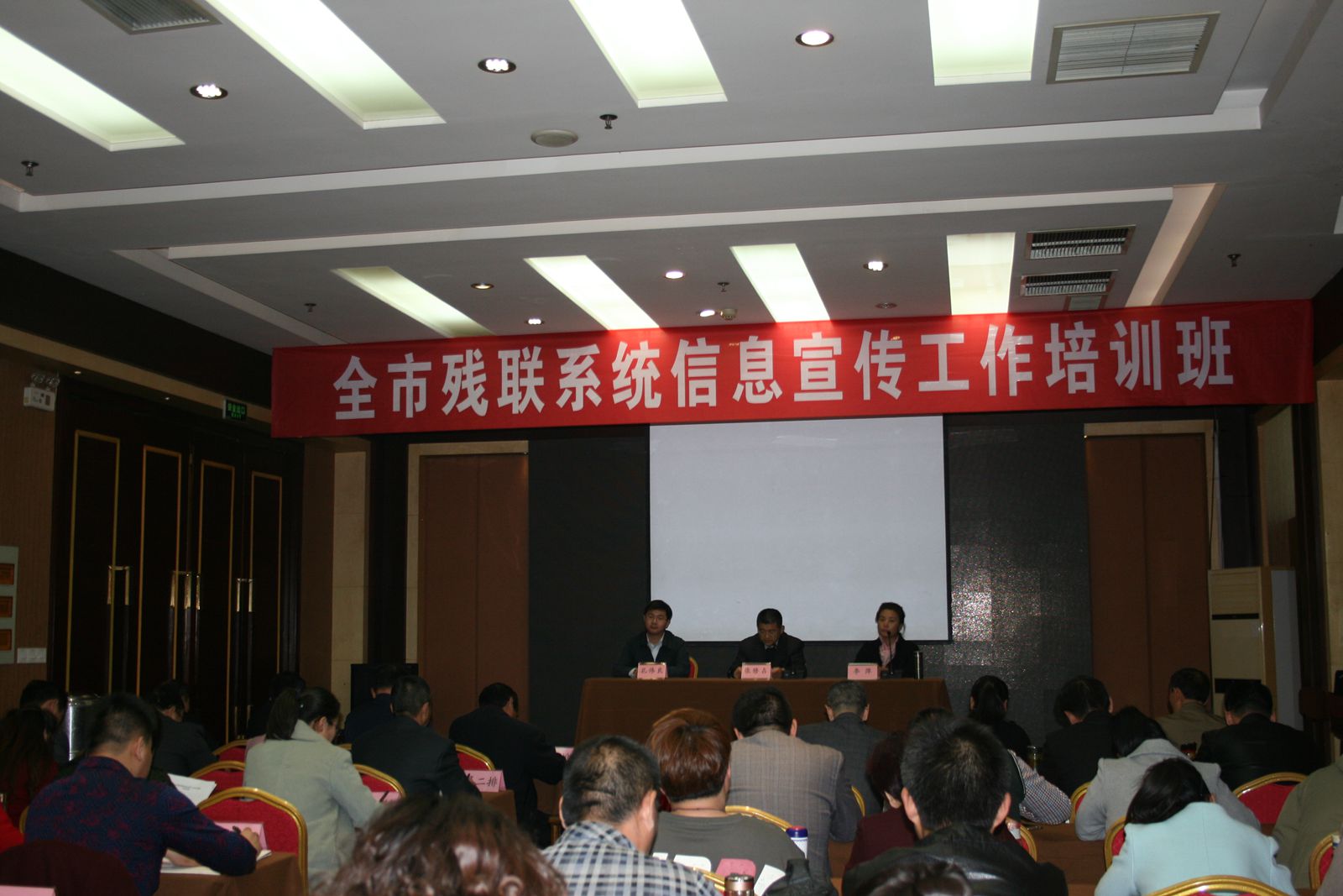 ͼΪ��ѵ�࿪����ʽ